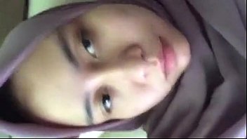 Jilbab Muslimah Masturbating