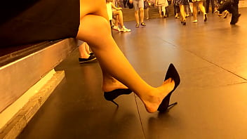 Shoeplay in metro
