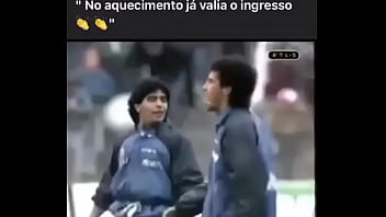 Eterno Maradona COMENDO o cú do Pelé