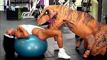 Camsoda - hot milf stepmom fucked by trex in real gym sex