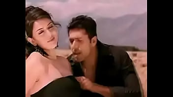 Haniska boobs touch by Jayam Ravi in Engeyum Kaadh