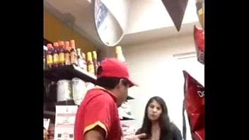 pendeja en el oxxo